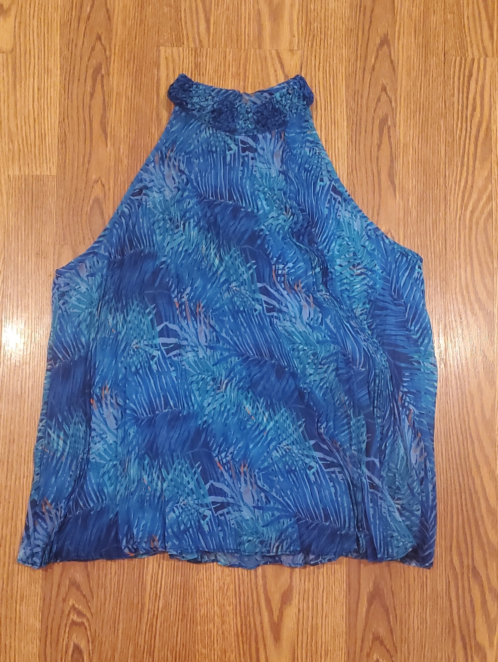 Jennifer Lopez Blue Printed Halter Camisole With Accordion Pleats For Texture